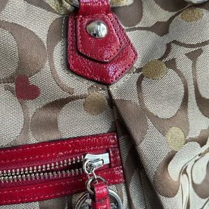 COACH Poppy Limited Edition Heart Glam Tan and Red Signature Tote!
*NEW*NEW*